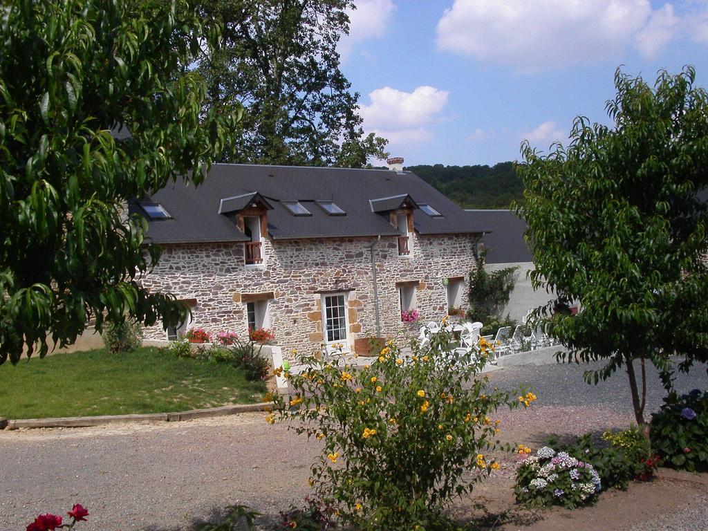 Gite De La Cour Bed and Breakfast Campandré-Valcongrain Kamer foto