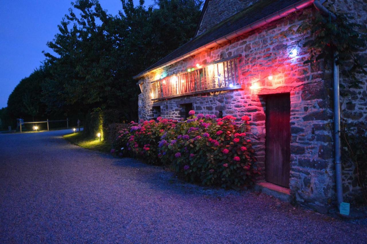 Gite De La Cour Campandré-Valcongrain Buitenkant foto